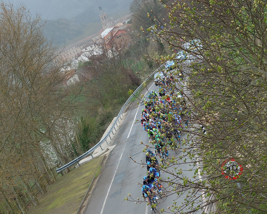 Peloton in San Millán